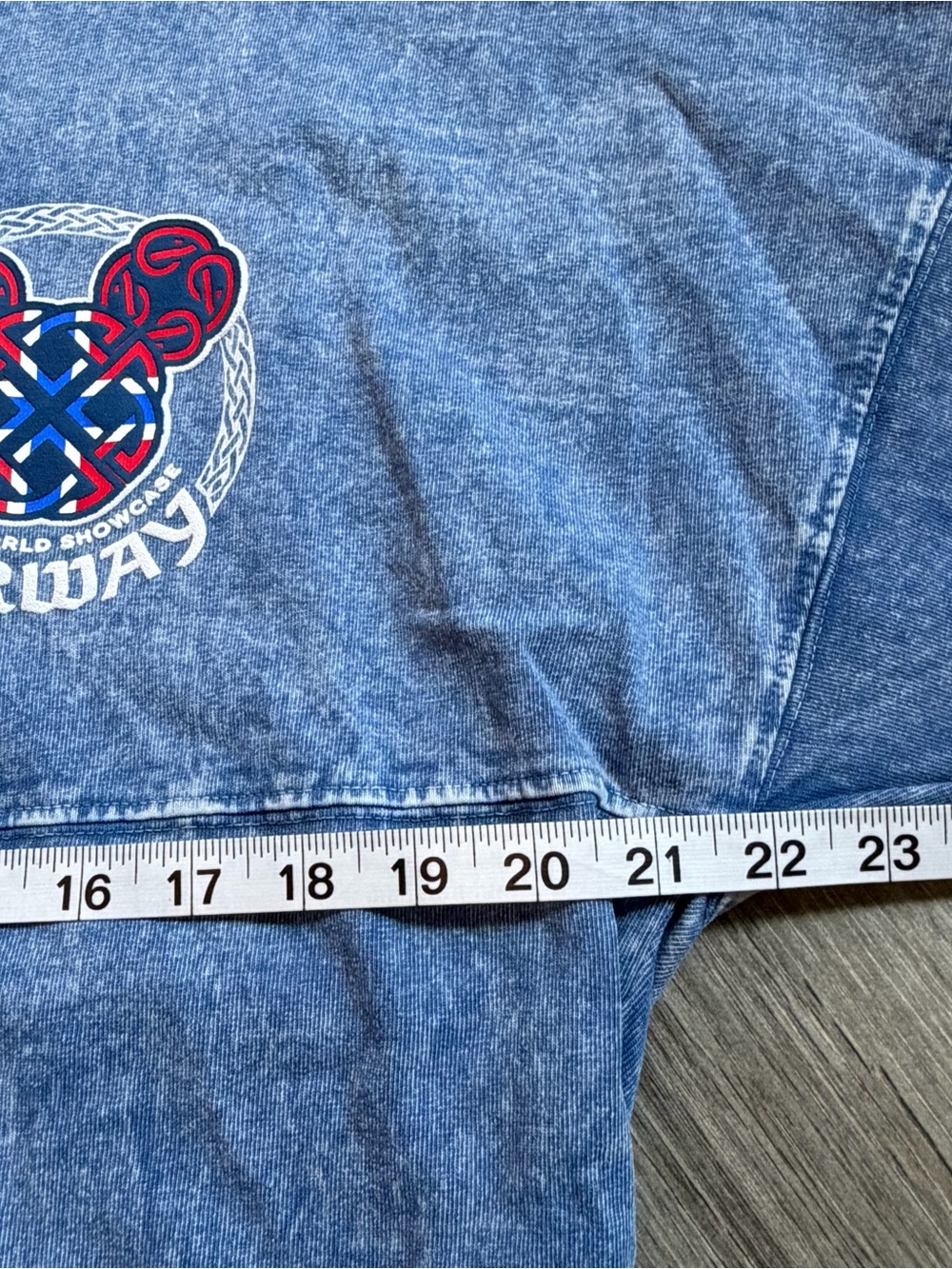 Disney Parks Epcot World Showcase Norway Pavilion Spirit
Jersey XS - Picture 5 of 7